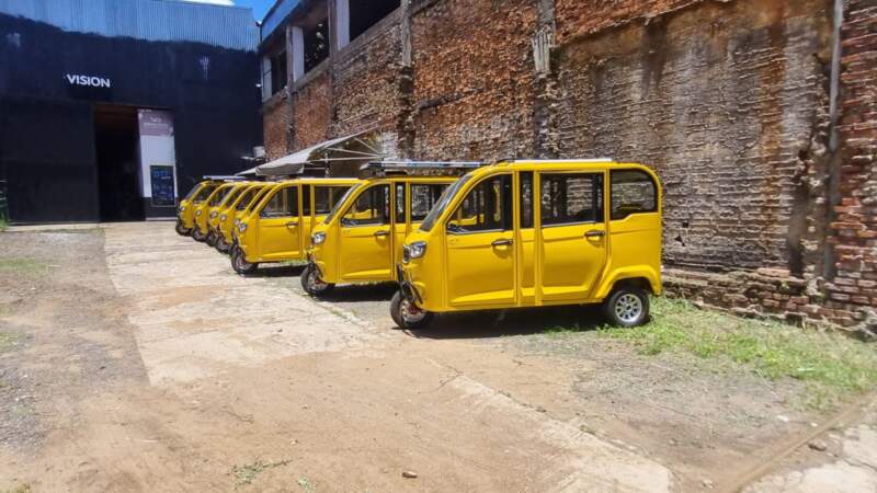 Posadas suma una nueva modalidad de transporte por aplicación con triciclos eléctricos cerrados, climatizados y con capacidad para tres personas imagen-10