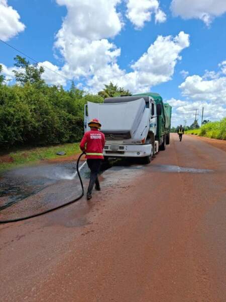 Principio de incendio vehicular sin lesionados en Oberá imagen-4