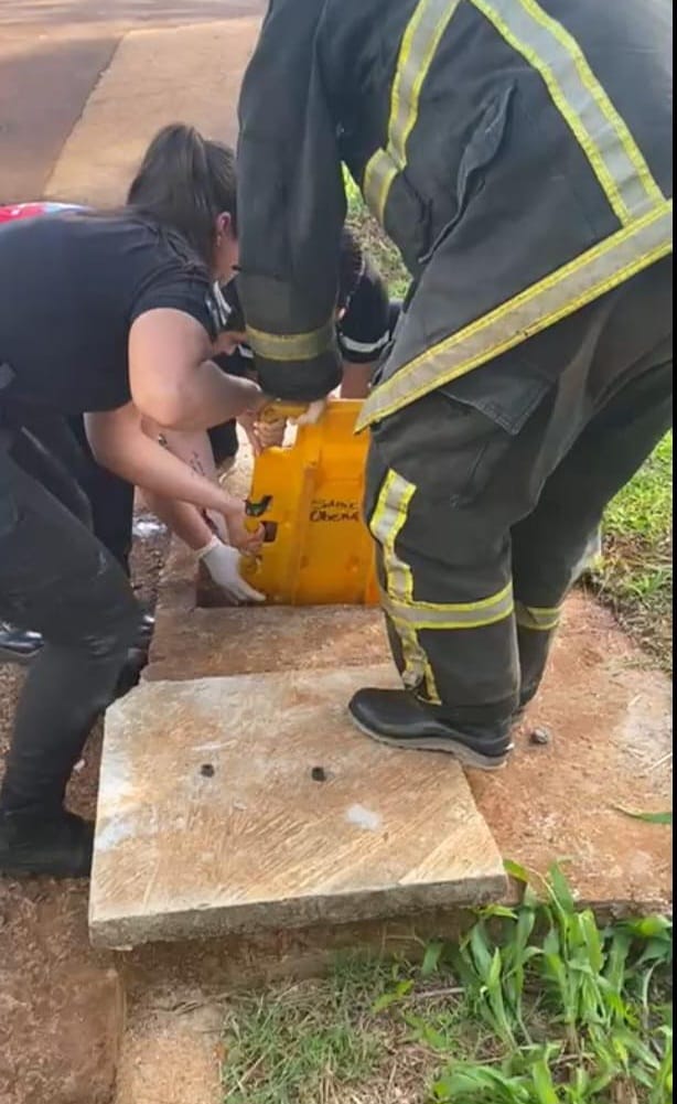 Bomberos de Oberá rescataron a una adolescente atrapada e inconsciente en una alcantarilla imagen-4