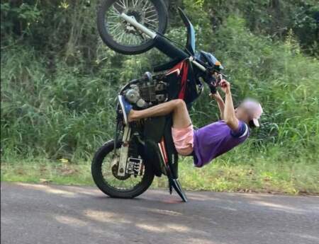 Maniobras peligrosas, redes sociales y una moto fuera de circulación en Santiago de Liniers imagen-4