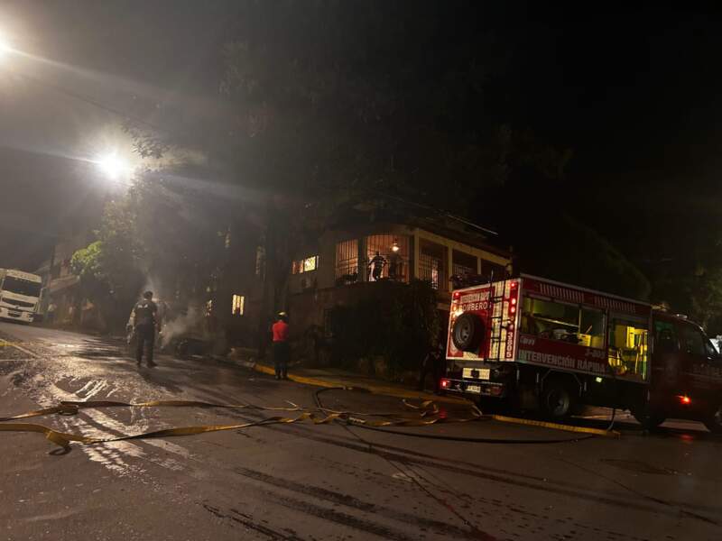 Falla mecánica provocó el incendio de un vehículo en el centro de Posadas imagen-6