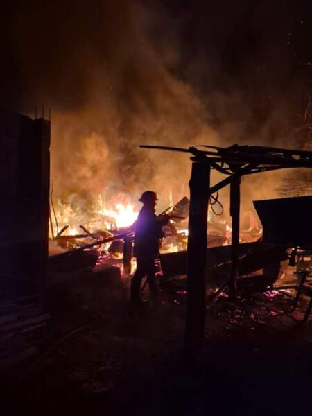 Incendio destruyó por completo una vivienda en Bernardo de Irigoyen imagen-32