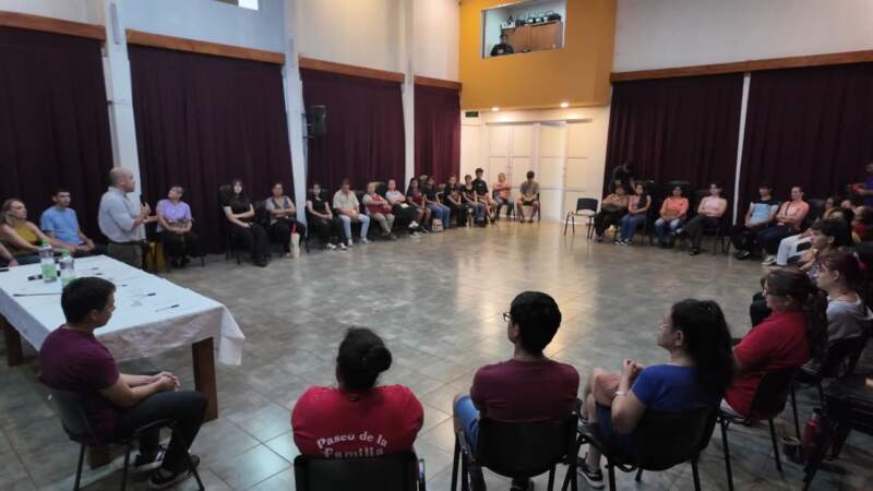 Dieron la bienvenida a estudiantes de Montecarlo que ocuparán albergues universitarios en Posadas Dieron la bienvenida a estudiantes de Montecarlo que ocuparán albergues universitarios en Posadas imagen-1