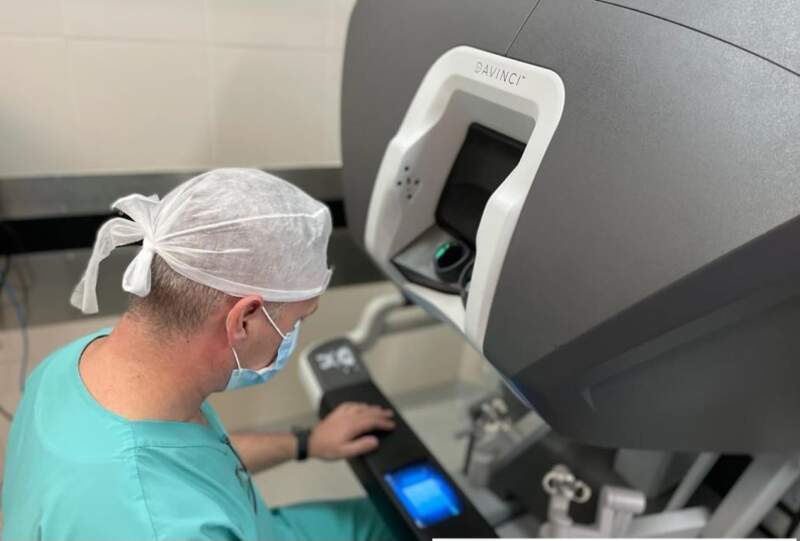 El Hospital Madariaga dio un salto tecnológico con el nuevo robot Da Vinci y realizó 40 cirugías exitosas 11 El Hospital Madariaga dio un salto tecnológico con el nuevo robot Da Vinci y realizó 40 cirugías exitosas imagen-10