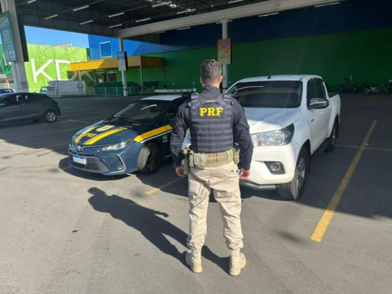 Brasil: la camioneta de posadeños robada en Florinópolis apareció en Porto Belo, con todos los documentos personales de los turistas imagen-25