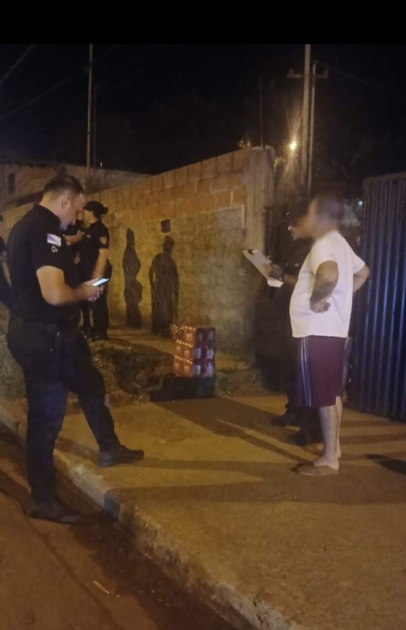 La Policía recuperó bebidas tomadas sin autorización de un camión que volcó en Oberá imagen-2
