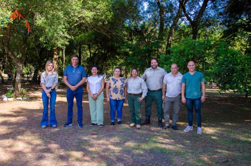 Con la plantación de árboles, se celebró el Día Mundial de la Reducción de Emisiones de CO₂ en la Capital Provincial del Aire Puro imagen-2