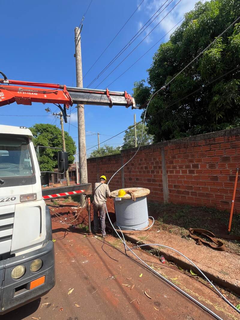 Puerto Iguazú: vinculan líneas desde las Estaciones Transformadoras para mejorar la distribución eléctrica en los barrios imagen-6