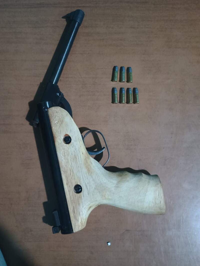 Apóstoles: alcoholizado manipulaba un arma, se disparó y quedó detenido por tenencia ilegal 3 Apóstoles: alcoholizado manipulaba un arma, se disparó y quedó detenido por tenencia ilegal imagen-2