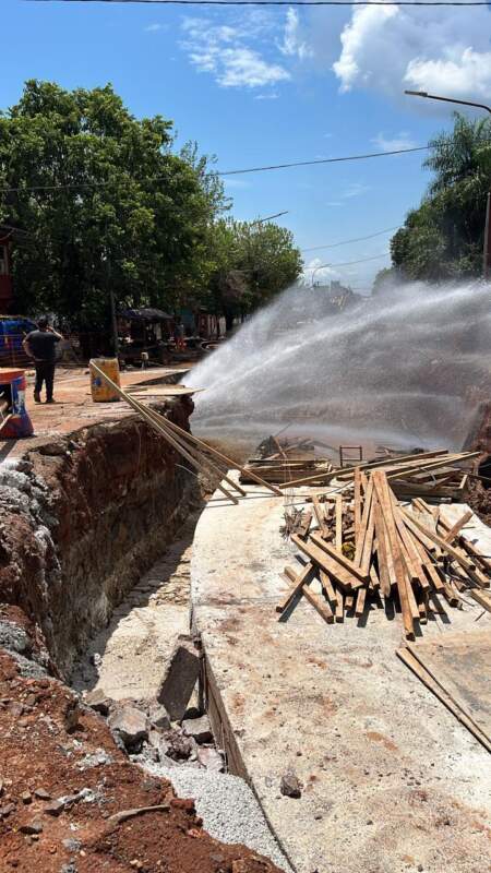 Empresa que trabaja en obras del arroyo Itá rompió el acueducto de Zona Oeste imagen-4