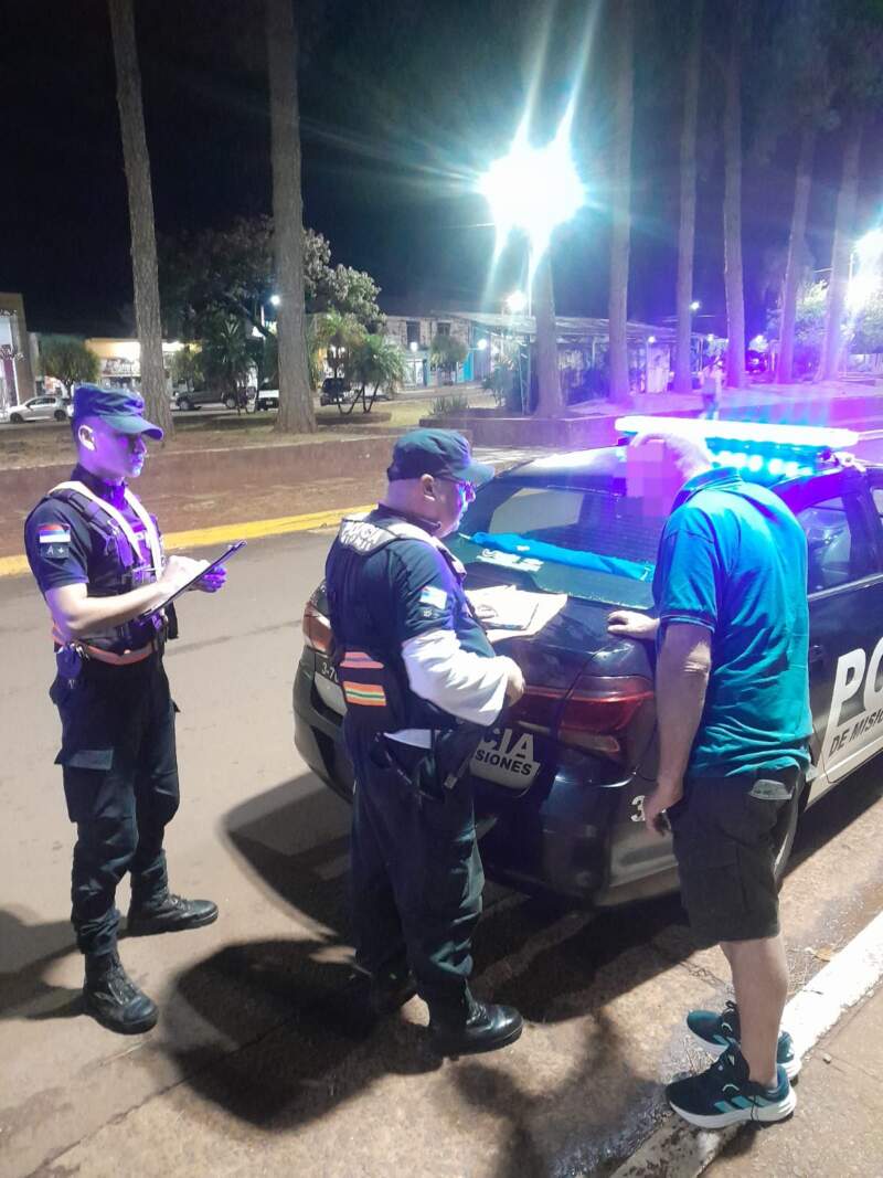 Dos conductores alcoholizados fueron demorados durante controles viales en San Vicente y Capioví Dos conductores alcoholizados fueron demorados durante controles viales en San Vicente y Capioví imagen-6