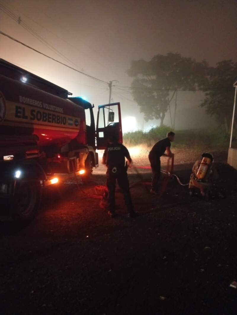 En plena madrugada, Bomberos extinguen incendio parcial de una funeraria de El Soberbio 3 En plena madrugada, Bomberos extinguen incendio parcial de una funeraria de El Soberbio imagen-2