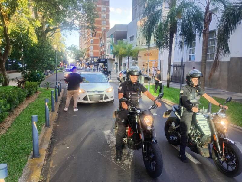 Ubicaron el vehículo que se había fugado tras un siniestro vial en el Acceso Oeste y detuvieron a su conductor que dejó abandonada en grave estado a una motociclista imagen-6