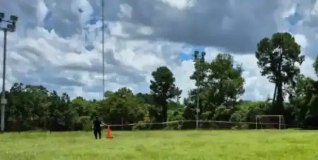 Hallazgo de un cuerpo en una cancha del Club Crucero del Norte: registros fílmicos aportaron datos clave, explicó el presidente Diego Allou imagen-36