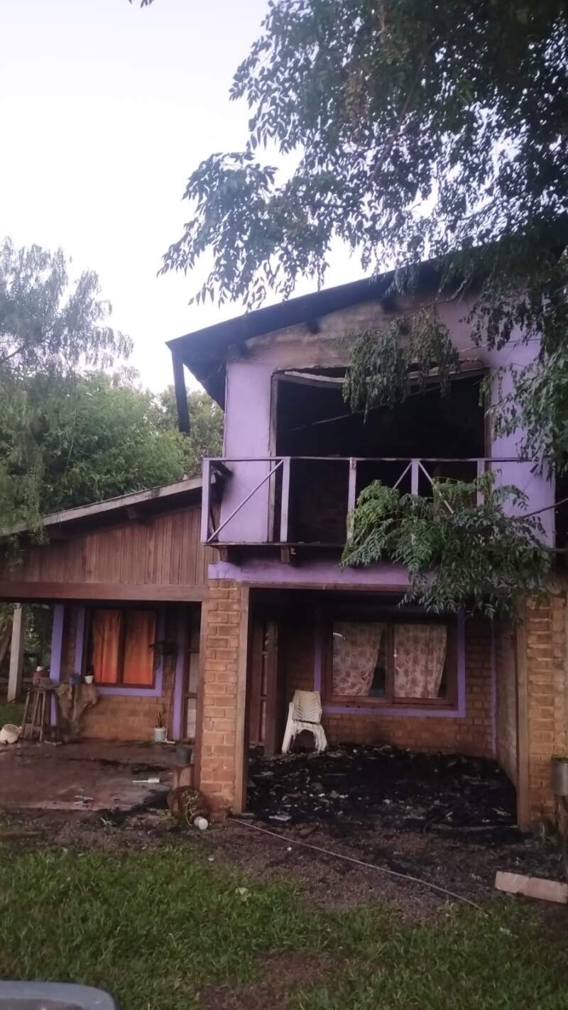 Atacó a su ex pareja, causó daños, incendió la casa y terminó detenido en Campo Ramón imagen-6