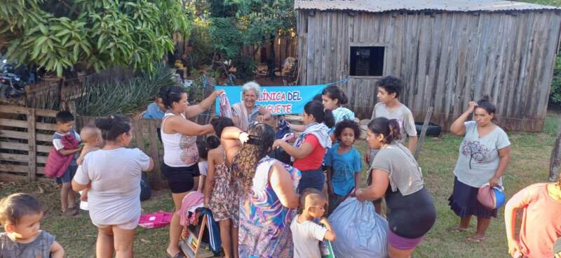 Campaña solidaria: la Clínica del Juguete entrega kits escolares en barrios de Posadas imagen-6