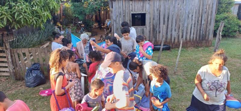 Campaña solidaria: la Clínica del Juguete entrega kits escolares en barrios de Posadas imagen-4