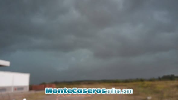 Corrientes: fuerte temporal en Monte Caseros imagen-2