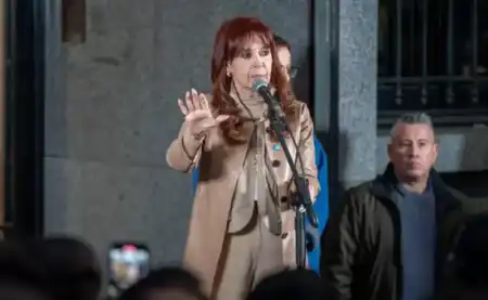 La justicia aceptó un pedido de Cristina Kirchner y dispuso la restitución provisoria de una de las jubilaciones de privilegio imagen-5