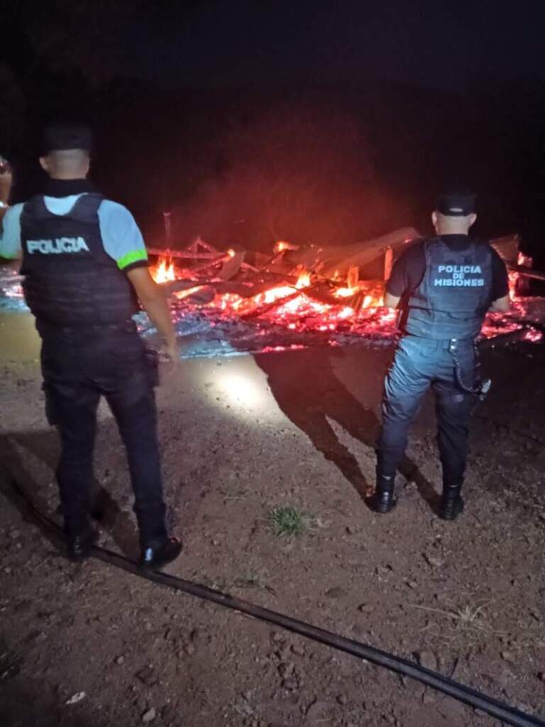 Un presunto incendio intencional destruyó una vivienda y detuvieron al acusado en El Soberbio imagen-48