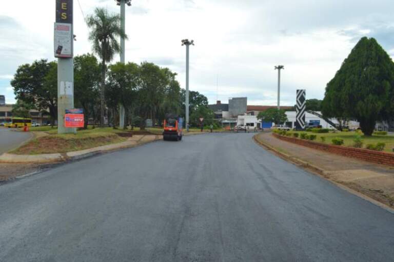 Municipio realiza bacheo y repavimentación en la rotonda de Avenida Uruguay imagen-16