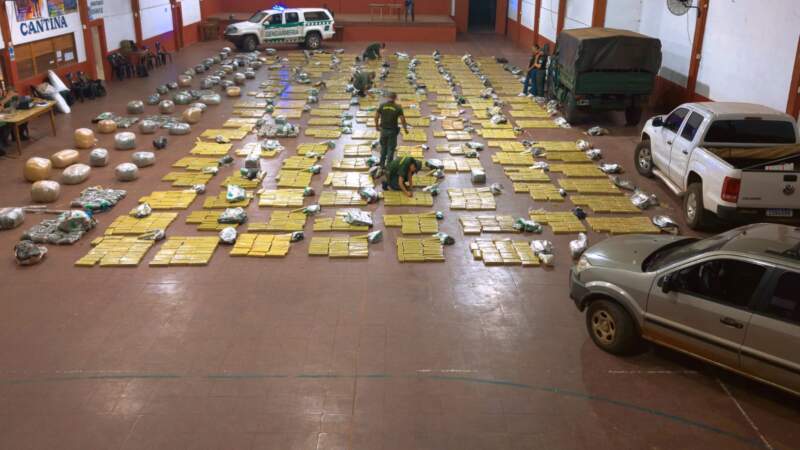 Allanaron un domicilio sobre la Ruta Provincial 11 y secuestraron más de cuatro toneladas de cannabis sativa imagen-6