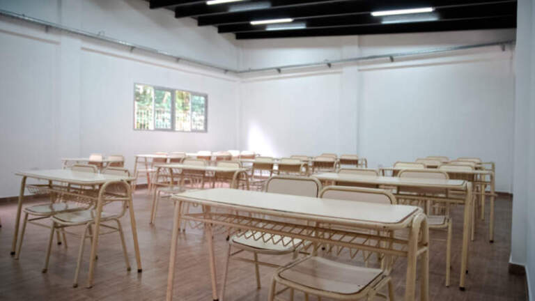 Docentes misioneros piden adelantar a febrero el aumento del 7,8% y advierten que el sueldo inicial quedó por debajo del promedio regional Docentes misioneros piden adelantar a febrero el aumento del 7,8% y advierten que el sueldo inicial quedó por debajo del promedio regional imagen-26