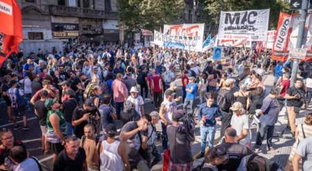 Dura crítica del Gobierno a la CGT por el paro: "Lo único que hacen los sindicalistas es complicarles la vida a los trabajadores" imagen-3