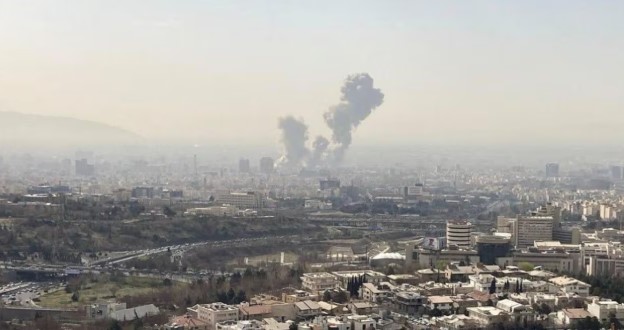 EE.UU. e Israel atacaron Irán y se reportan bombardeos contra bases militares estadounidenses en Medio Oriente EE.UU. e Israel atacaron Irán y se reportan bombardeos contra bases militares estadounidenses en Medio Oriente imagen-7