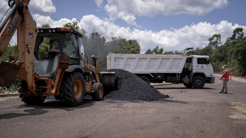 Vialidad Provincial ejecuta tareas de mantenimiento integral sobre la Ruta Provincial 6 para mejorar la circulación y la seguridad vial imagen-8