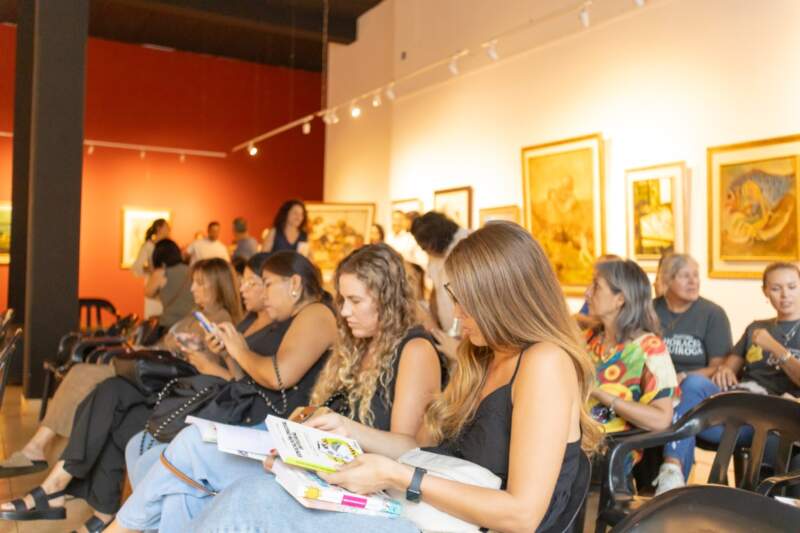 Presentaron en Posadas el libro “Educación Digital Integral en la escuela” y debatieron sobre el impacto de las pantallas en la infancia 5 Presentaron en Posadas el libro “Educación Digital Integral en la escuela” y debatieron sobre el impacto de las pantallas en la infancia imagen-4