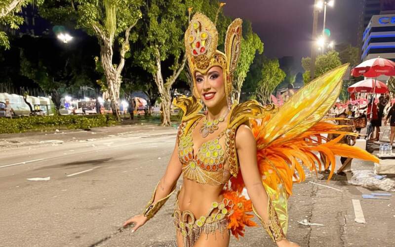 Mariana Verón llevó la bandera misionera al sambódromo de Río como Musa Internacional en la Serie de Oro de Unidos do Porto da Pedra imagen-13