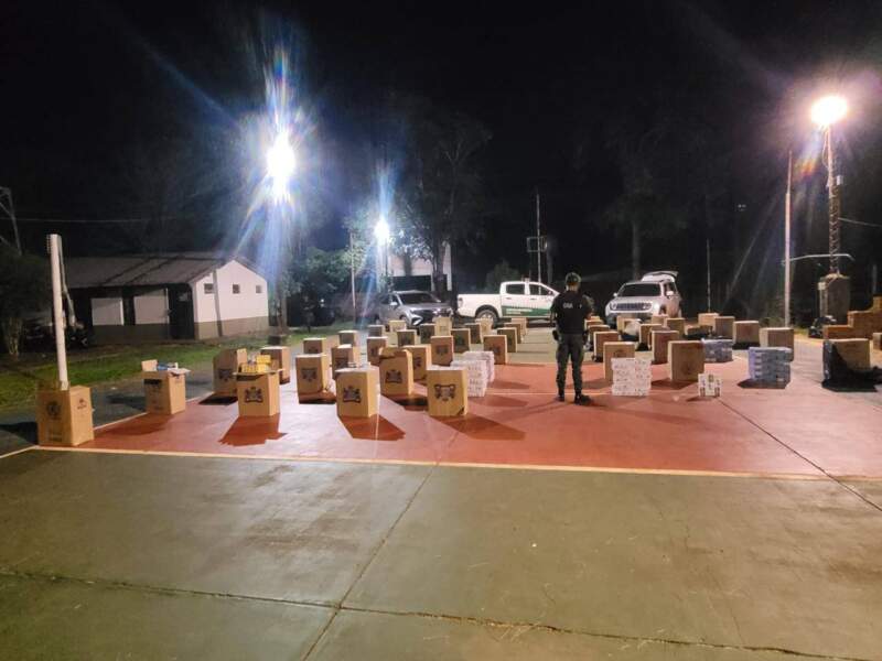 Incautan 24.930 atados de cigarrillos sin aval legal que eran trasladados en dos vehículos imagen-6