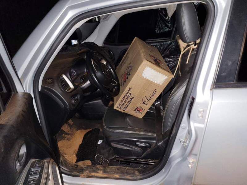 Incautan 24.930 atados de cigarrillos sin aval legal que eran trasladados en dos vehículos imagen-4