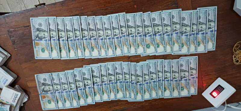 Un operativo en Posadas, Garupá y San José permitió incautar 29 kilos de cocaína, armas y más de 56 millones de pesos imagen-2