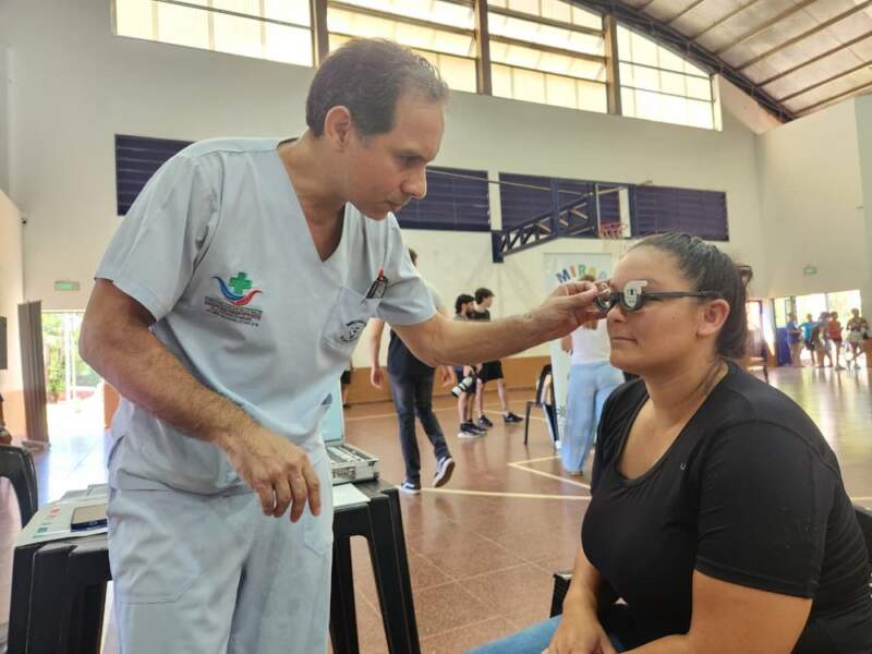 Mirar Mejor inició su segunda edición en Cerro Azul y más de 160 vecinos accedieron a controles oftalmológicos y anteojos sin costo imagen-6