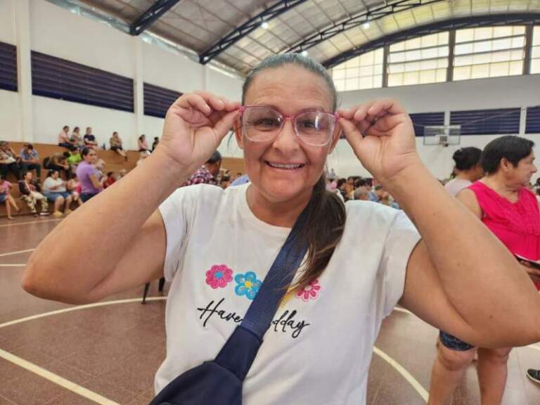 Mirar Mejor inició su segunda edición en Cerro Azul y más de 160 vecinos accedieron a controles oftalmológicos y anteojos sin costo imagen-22