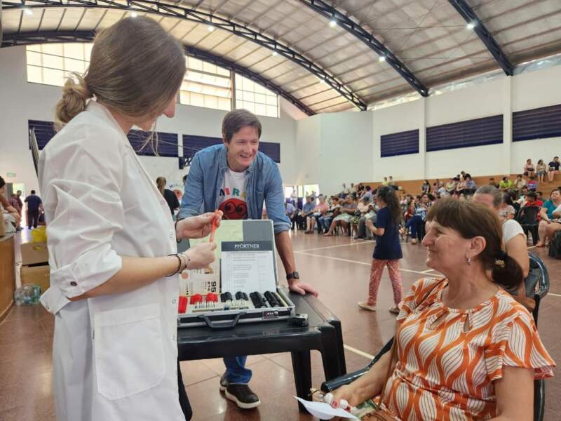 Mirar Mejor inició su segunda edición en Cerro Azul y más de 160 vecinos accedieron a controles oftalmológicos y anteojos sin costo imagen-4