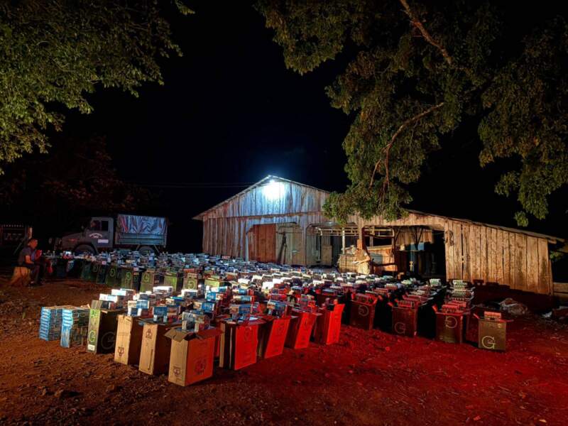 Trasladaban más de 228 mil atados de cigarrillos en dos vehículos que evadieron los controles de la Gendarmería imagen-7