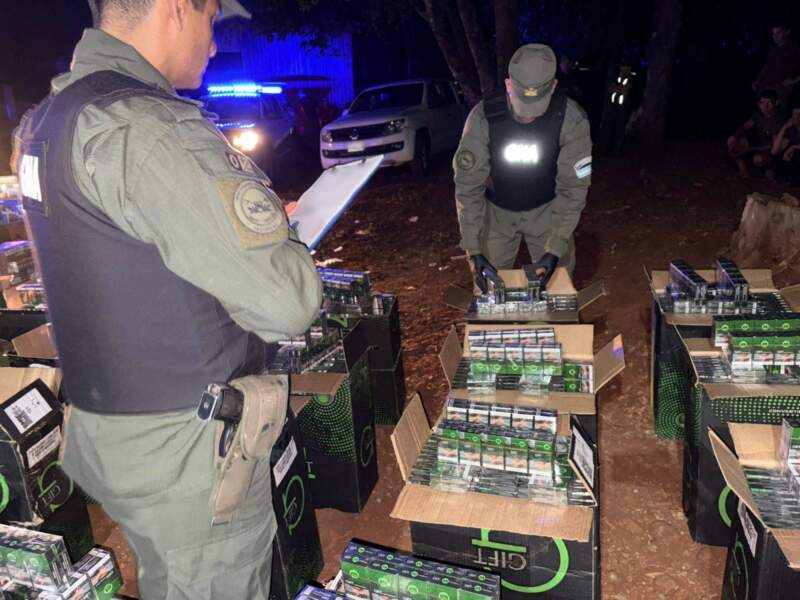 Trasladaban más de 228 mil atados de cigarrillos en dos vehículos que evadieron los controles de la Gendarmería imagen-5