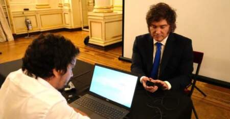 El Presidente Milei participó de la presentación del nuevo DNI electrónico y cambios en el pasaporte argentino imagen-5