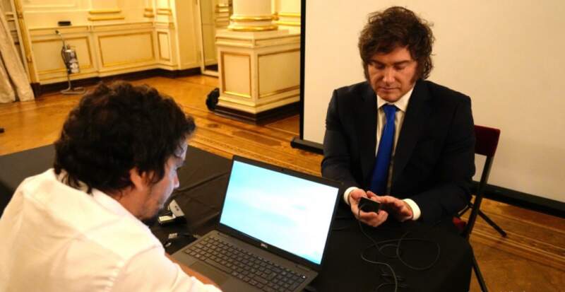 El Presidente Milei participó de la presentación del nuevo DNI electrónico y cambios en el pasaporte argentino imagen-6