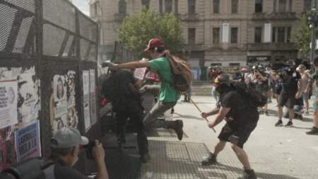 El Gobierno denunciará a los manifestantes que causaron los incidentes en el Congreso imagen-4