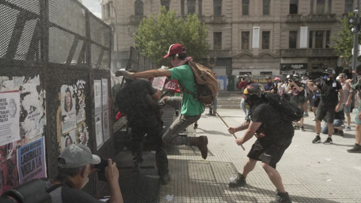 El Gobierno denunciará a los manifestantes que causaron los incidentes en el Congreso imagen-8