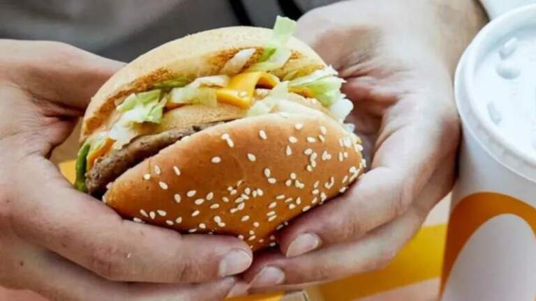 El Índice Big Mac revela que comer una hamburguesa es más caro en la Argentina que en EEUU imagen-16