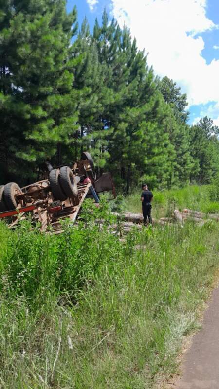 Despiste y vuelco de un camión sobre la Ruta Nacional 14 dejó un conductor lesionado imagen-15