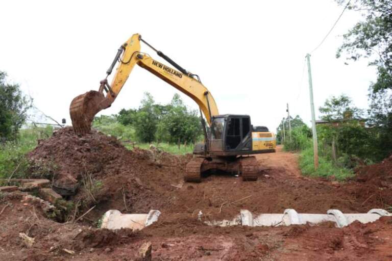 El Municipio de Alem ejecuta obras de entubado y saneamiento en calle Alvear imagen-11