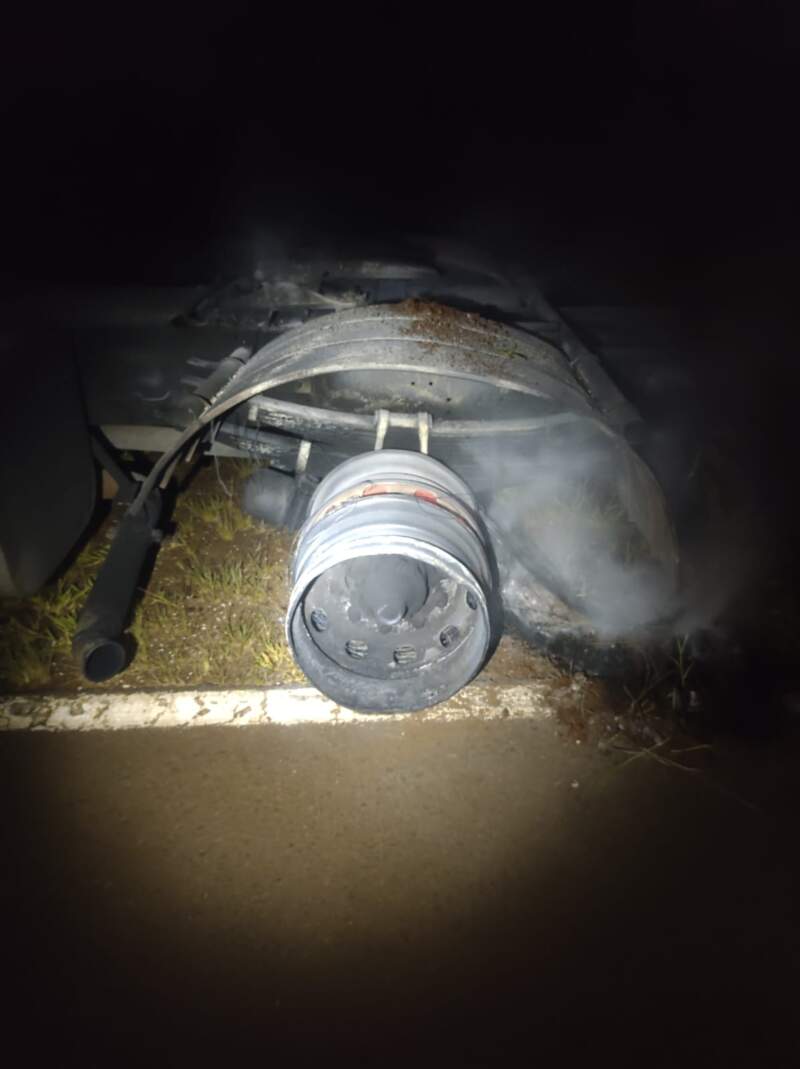 Piñalito Norte: camión se incendió sobre la Ruta Nacional 101 imagen-4