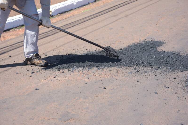 Alem fortalece su infraestructura vial con trabajos de bacheo 3 Alem fortalece su infraestructura vial con trabajos de bacheo imagen-2