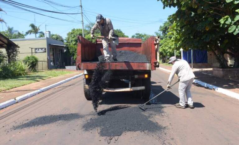 Alem fortalece su infraestructura vial con trabajos de bacheo imagen-49
